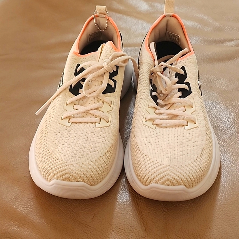 Sketchers arch comfort. Lace up sneakers